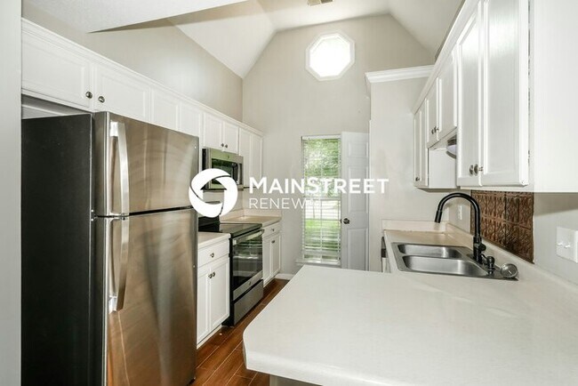 Building Photo - 4 Bedroom Pet-Friendly Home in cordova, TN with Main Street Renewal