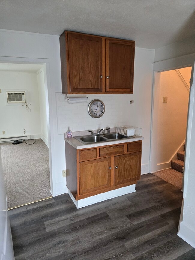 Foto del edificio - 414 W Council St