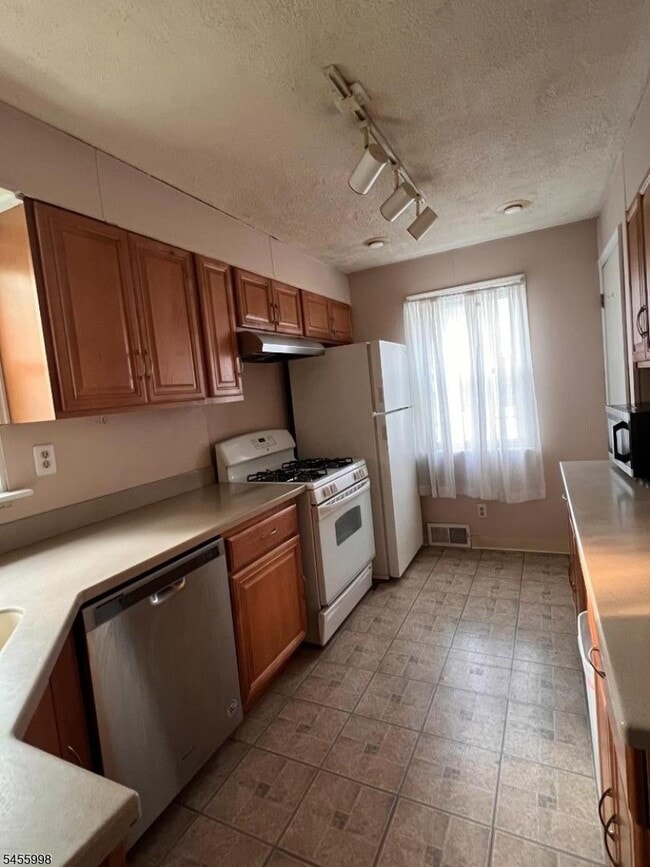 Building Photo - 205 Villa Pl