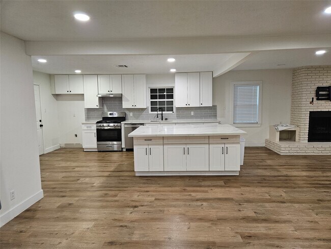 Building Photo - 6446 Brookside Dr