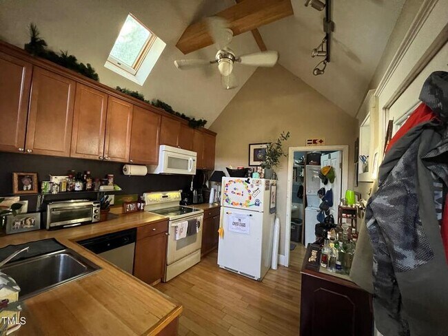 Foto del edificio - 311 Seawell Ave