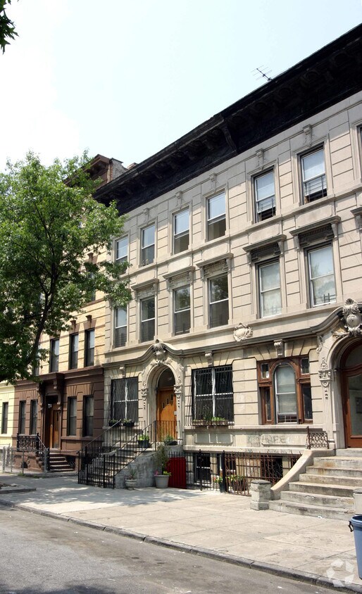 Foto principal - 451 Jefferson Ave