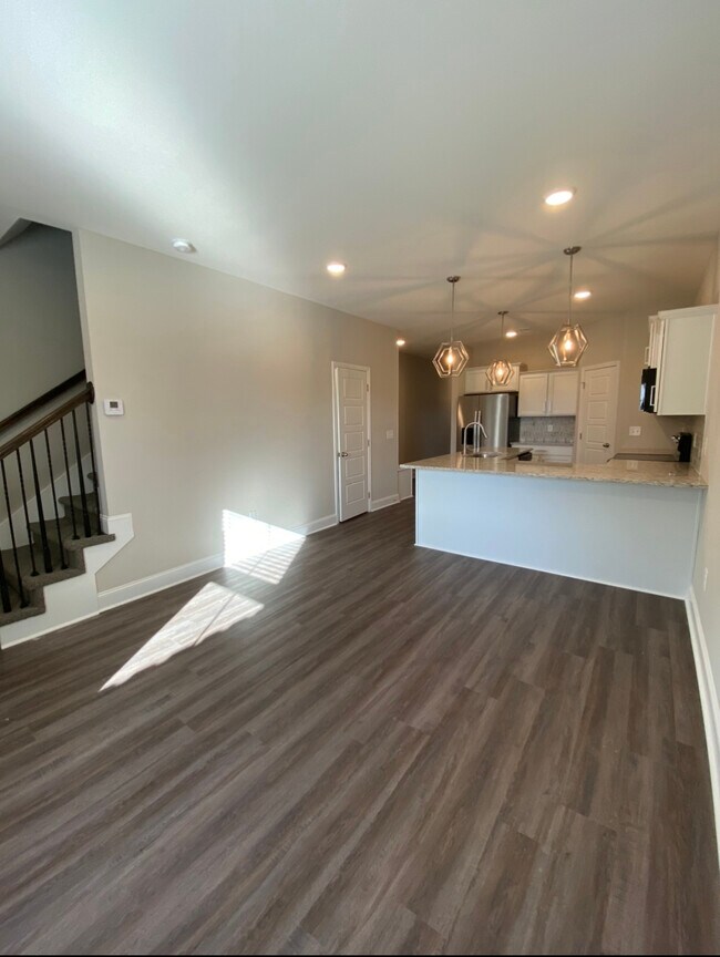 Building Photo - 1040 Glenkirk Dr