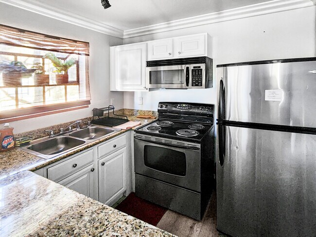 Foto del edificio - 4050 Pacific Harbors Dr