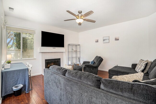 Foto del edificio - 1701 Mount Silliman Way