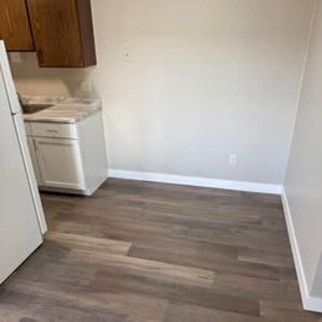 Building Photo - 201 17th Ave NE