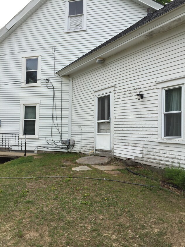 Apt 1 Entrance - 1680 Dover Rd