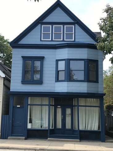 Piso superior enorme - 2471 S Howell Ave