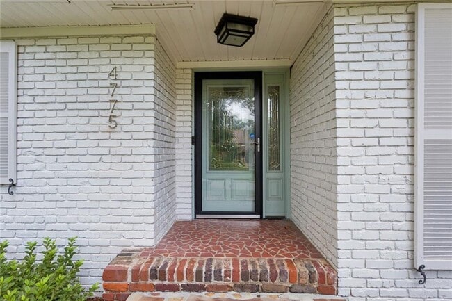 Building Photo - 4775 Merlendale Ct NW