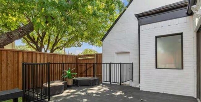 Building Photo - 17250 Stedman Dr