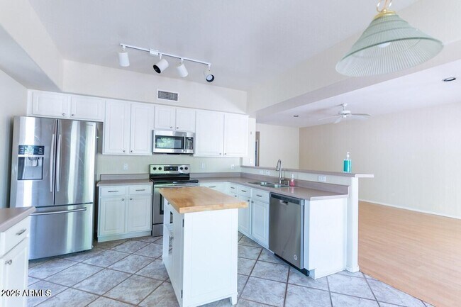 Foto del edificio - 970 N Willow St
