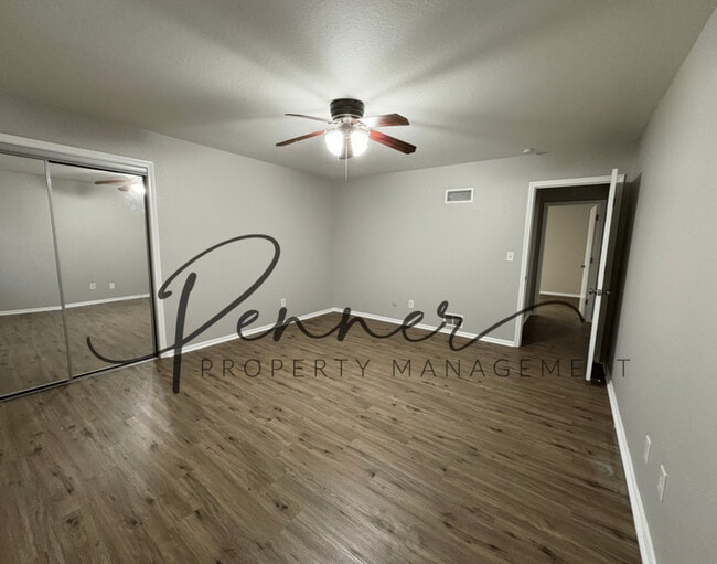 Building Photo - 1713 E T C Lea Rd