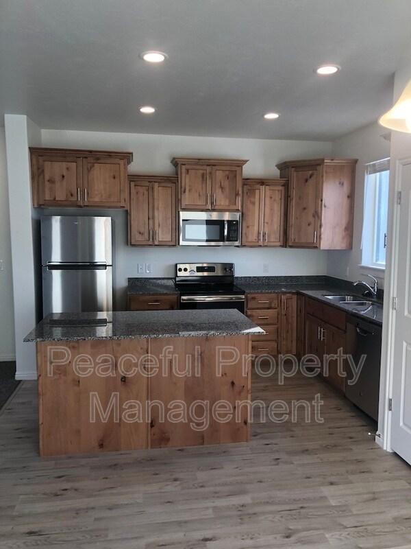 Building Photo - 452 Willow Leaf Rd