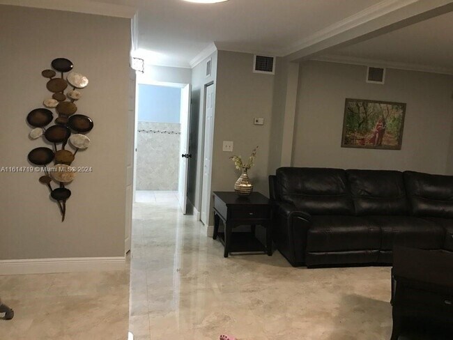 Foto del edificio - 810 E 9th Pl