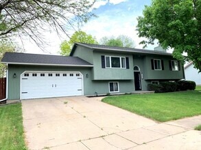 Building Photo - 155 Bayberry Ln