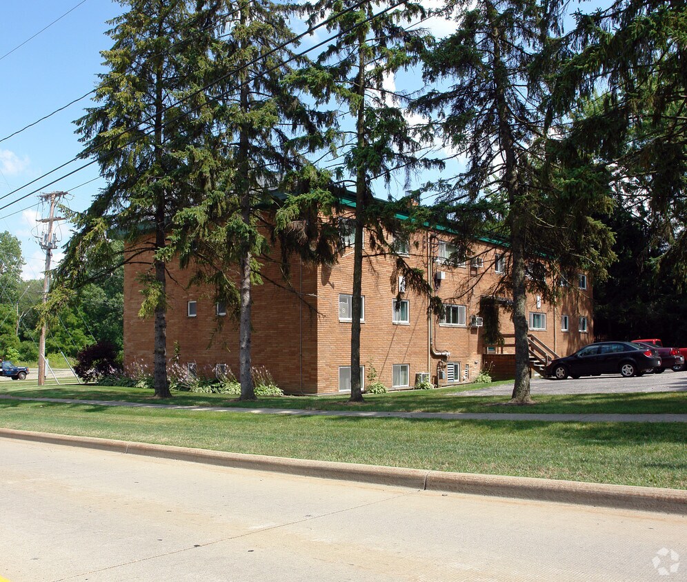 Building Photo - 570 Harvey St