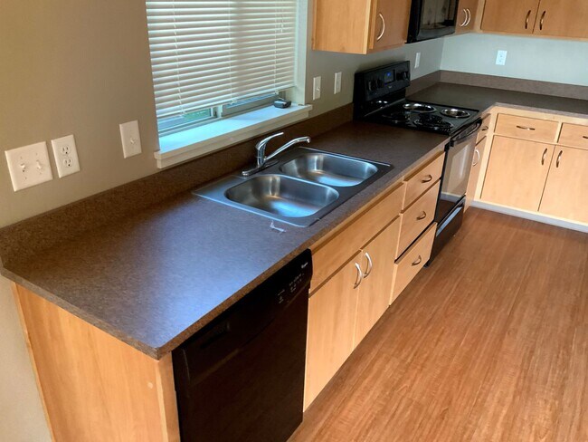Foto del edificio - 2 Bedroom, 2 Bath Close to U of O campus on 14th & Patterson
