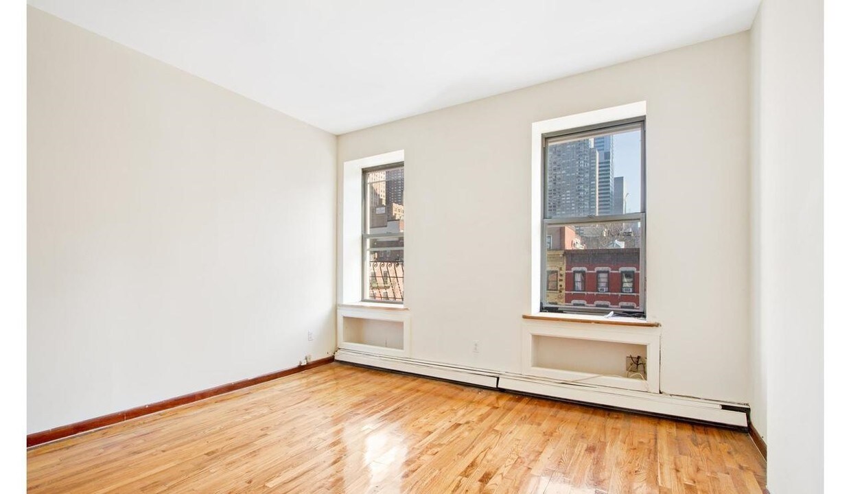 Foto principal - 678 9th Ave