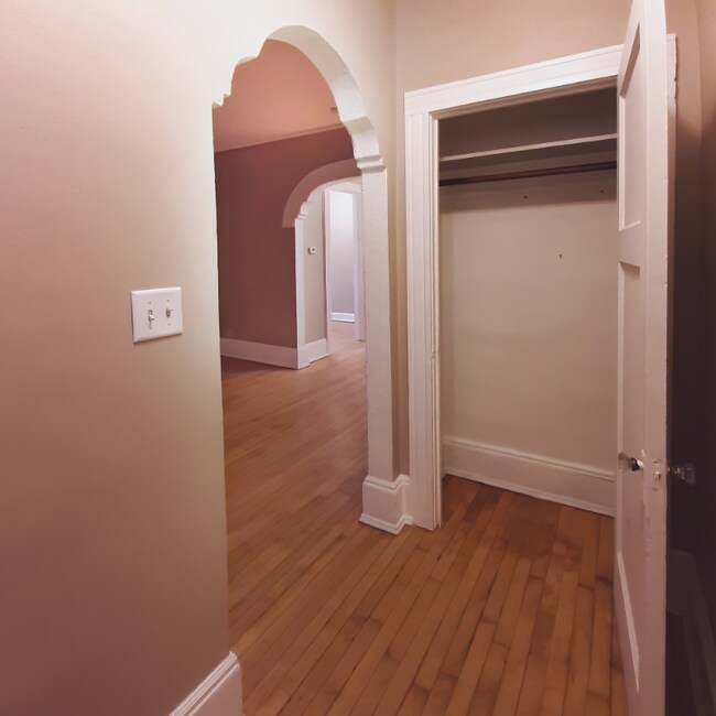 Foto del edificio - 1027 E Kewaunee St