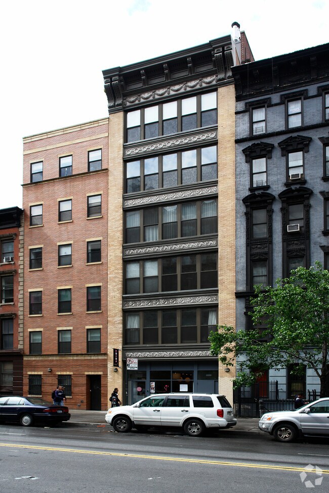 Building Photo - 345 W 13th St
