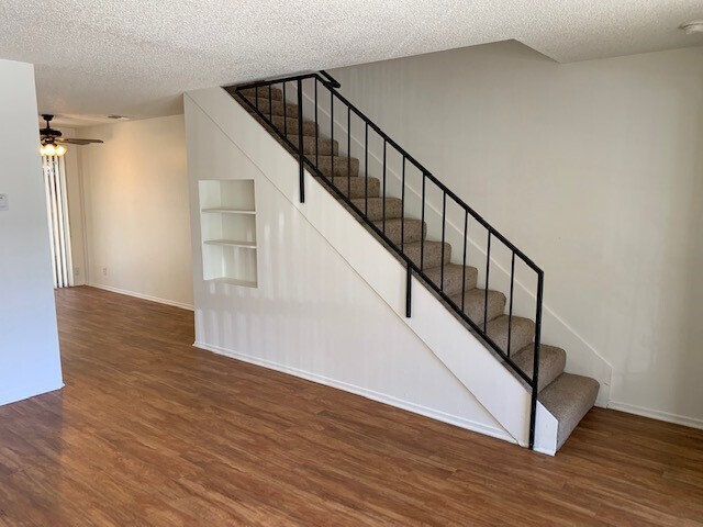 Foto del edificio - BEAUTIFUL 2STORY 2BD 1.5BA TOWNHOME STYLE UNIT