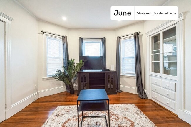 Building Photo - Room in Shared 3 bed/1 bath home