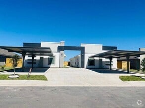 Building Photo - 1721 W Smt Dr