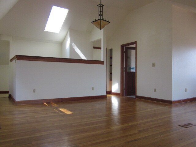 Foto del edificio - 3053 36th Ave SW