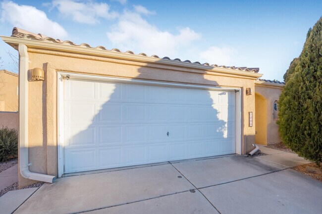 Building Photo - 7204 Villa Clavel NE
