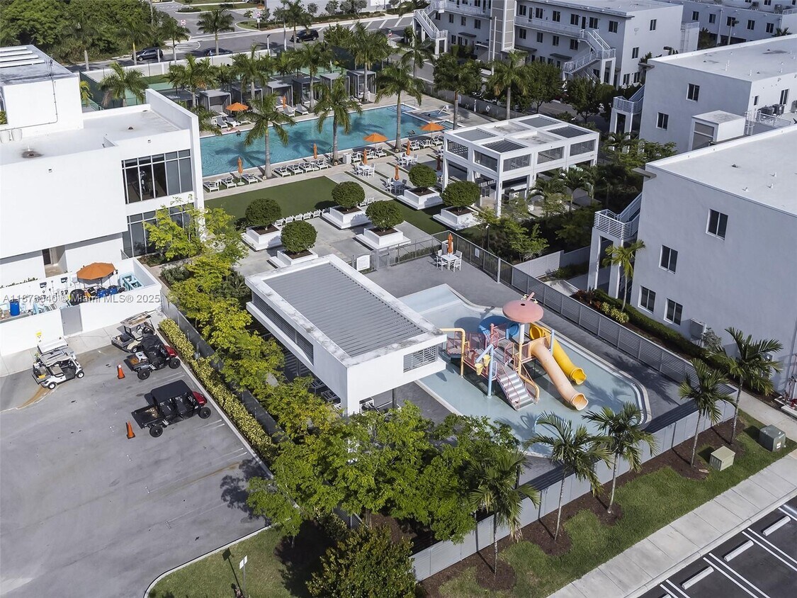 Primary Photo - 10270 NW 66th St