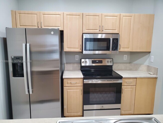 Foto del edificio - 2242 NE 42nd Cir