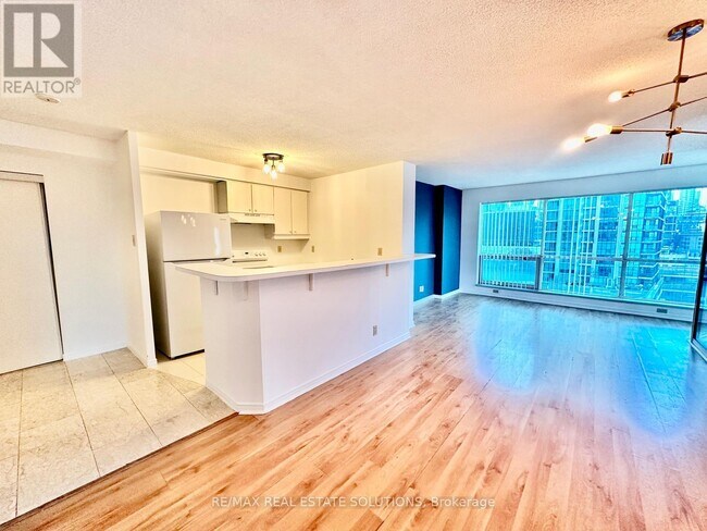 Photo du bâtiment - 10 Yonge St