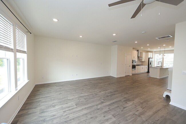 Foto del edificio - Highly Upgraded Townhome in Superb North R...