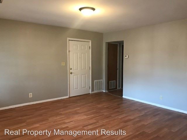Foto del edificio - 701 Village Ln