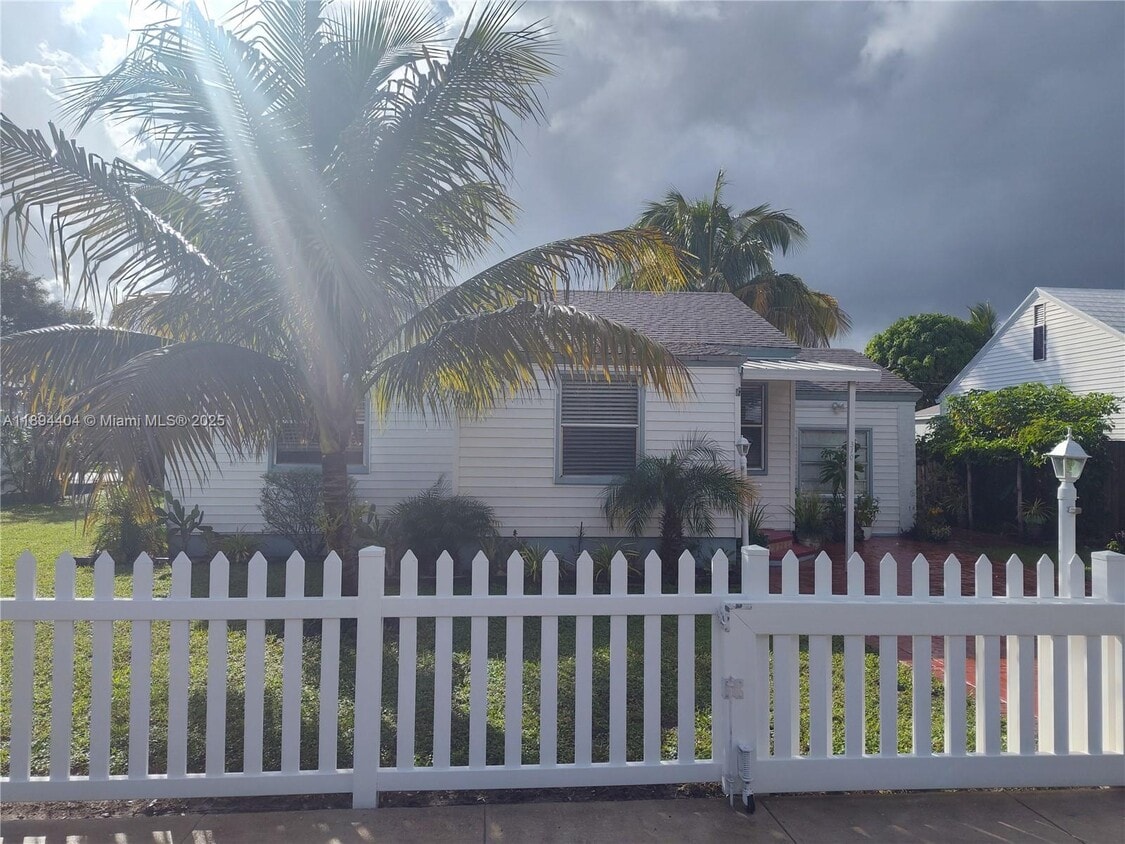Foto principal - 310 SW 1st Ave