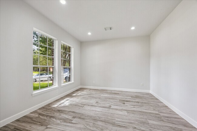 Foto del edificio - 3214 Trotwood Ln