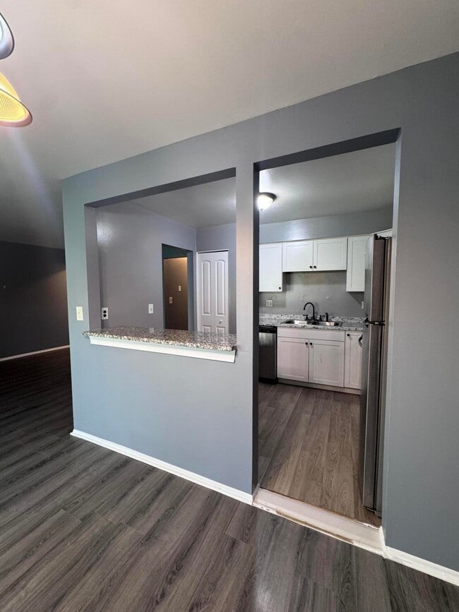 Foto del edificio - 7640 Woodview St