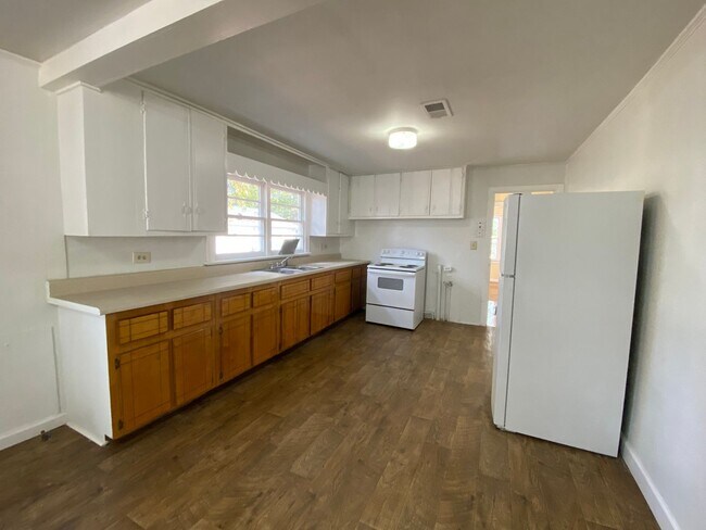 Foto del edificio - 3 Bedrooms, 1 Bathroom - Home in West Rome!