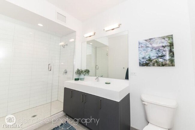 Building Photo - 2 br, 2 bath Apartment - 721 S Wells