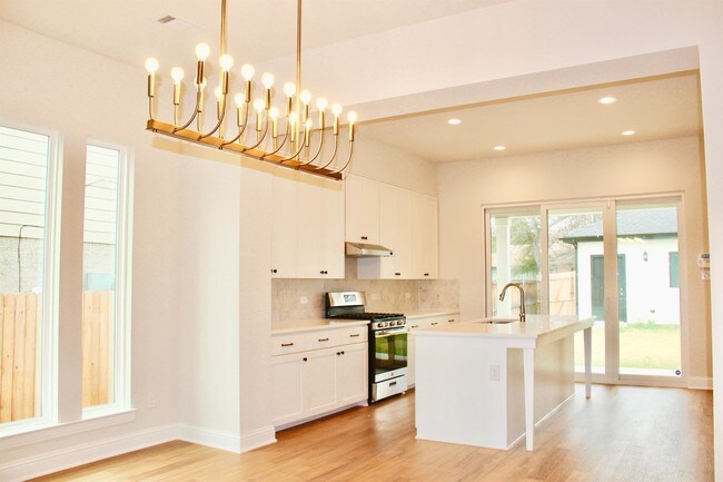 Foto del edificio - 3205 Forest Park Blvd