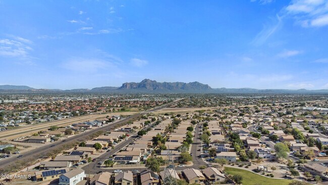 Foto del edificio - 10054 E Crescent Ave