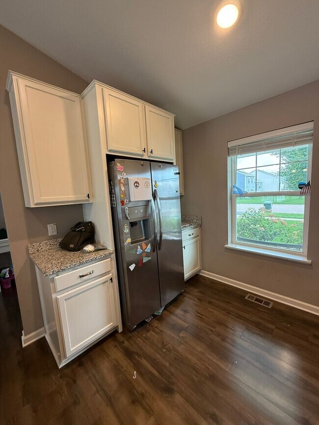 Foto del edificio - Spacious 4?BD | 2?BA Home with Finished Lower Walkout | 3-Car Garage | Woodbury