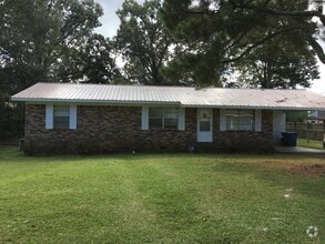 Building Photo - 932 Carson Ln SW