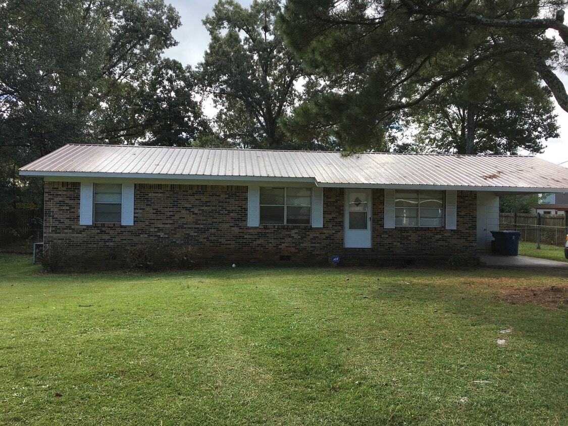 Primary Photo - 932 Carson Ln SW