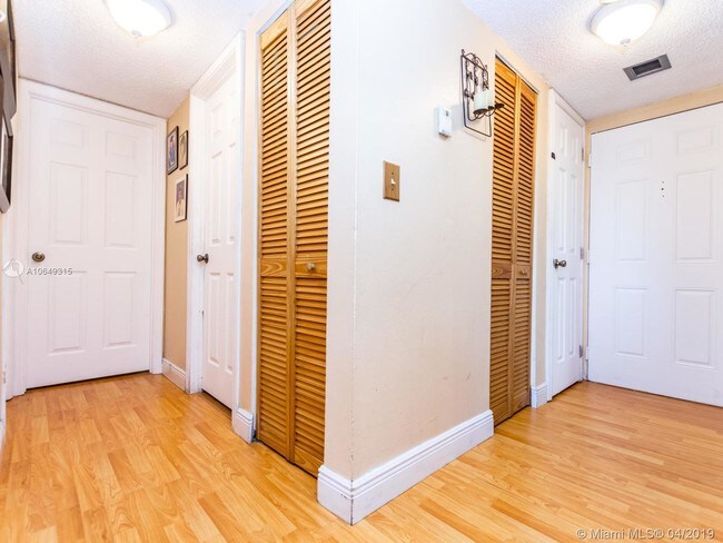Building Photo - 5625 W 20th Ave