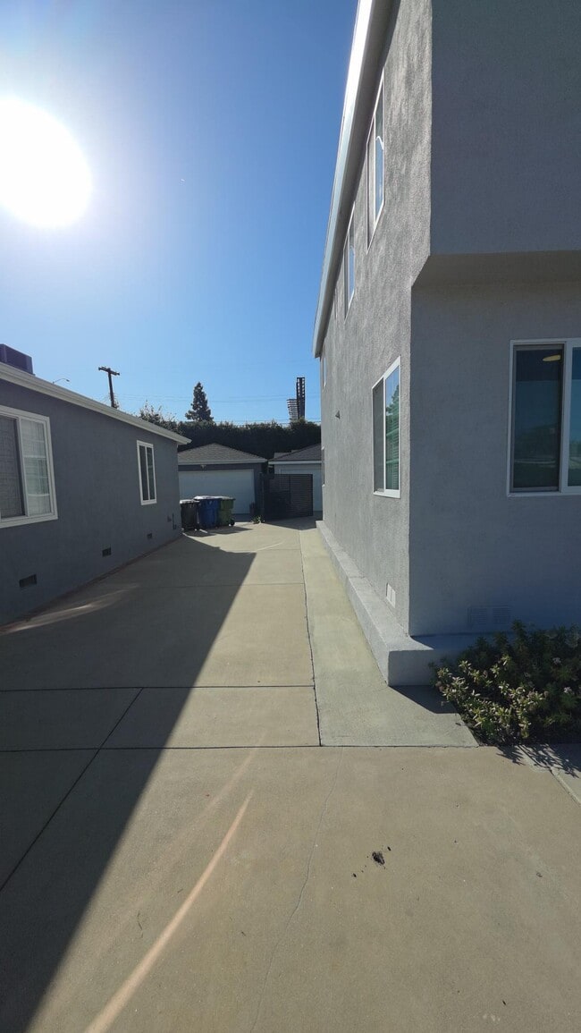 Building Photo - 15216 Morrison St