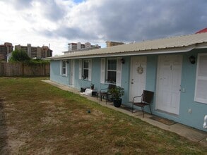 Building Photo - 6427 Sunset Ave