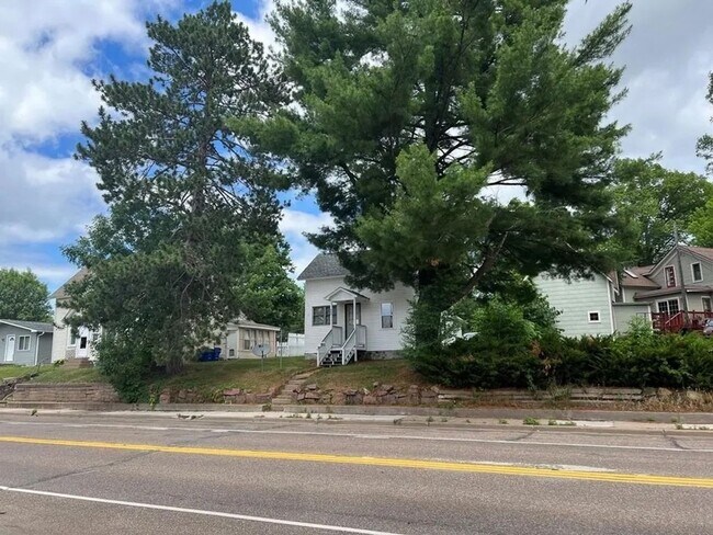 Building Photo - 808 W Grand Ave