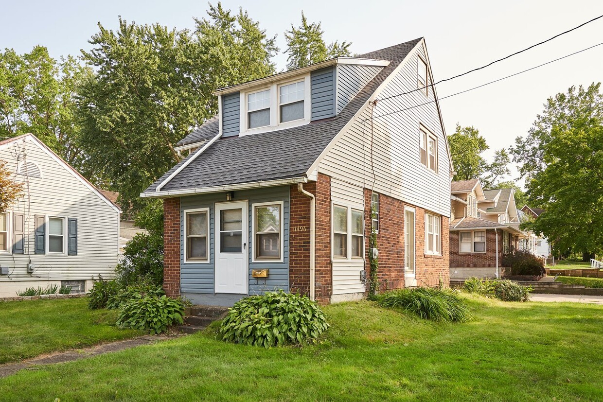 Foto principal - Renovated 3 bedroom 2 Bath home in Goodyea...