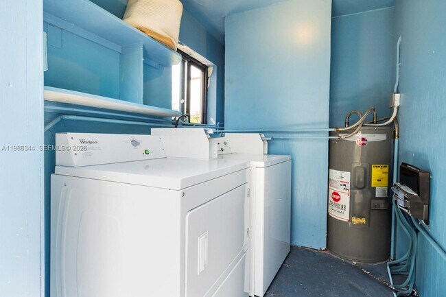 Foto del edificio - 2323 SE 18th St